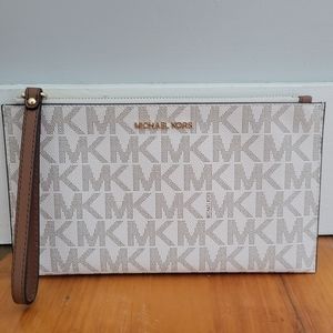 NWT Michael Kors White Jet Set Large Logo Wristlet